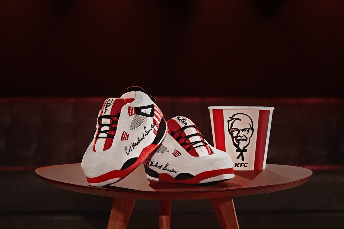 “Sneakers” KFC Untuk Hangatkan Kaki